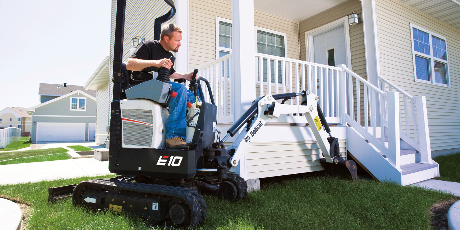 What is a Zero Tail Swing Excavator, and Why Should You Rent It?